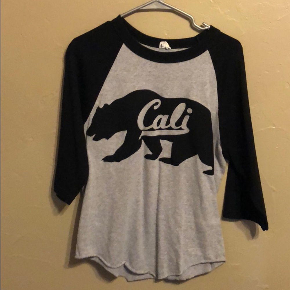 Three-quarter sleeve shirt